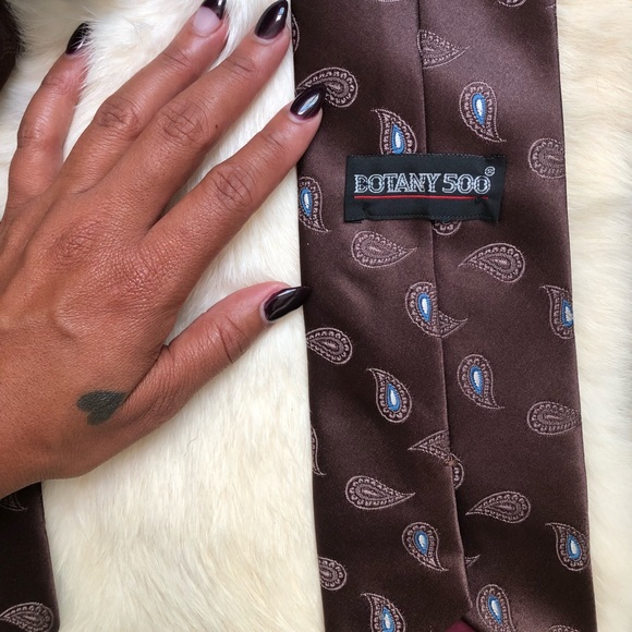 Paisley Patterned Botany 500 Men’s Necktie - Picture 8 of 8